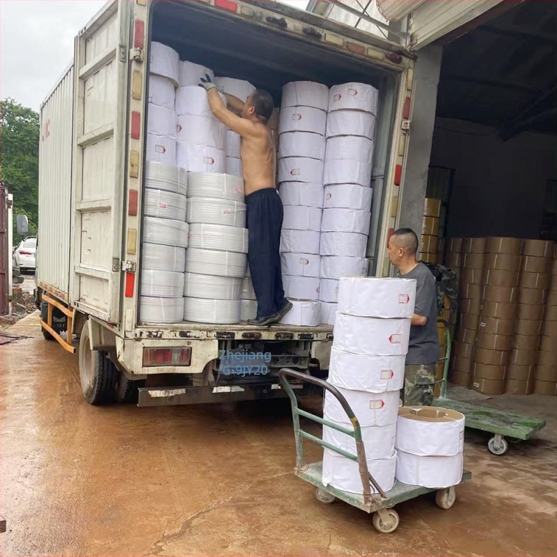 Yue Chen bandă de ambalat transparentă, grosime 0,7 mm, rezistență la tracțiune 100 N, greutate 8 kg