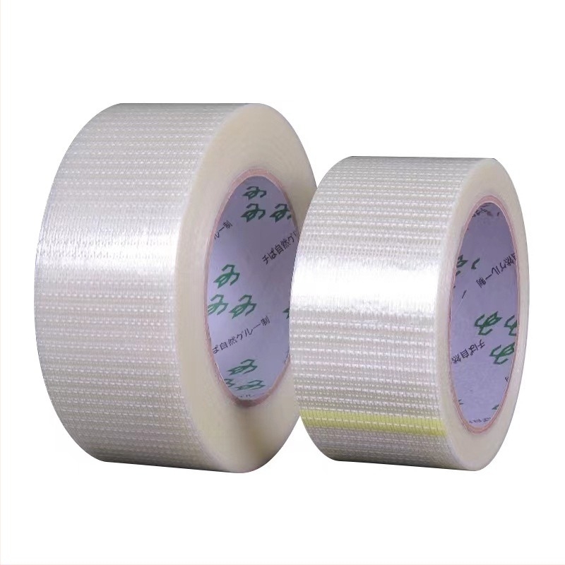 Bandă din fibră de sticlă cu plasă unidirecțională pentru fixarea matrițelor și a echipamentelor electrice; bază PET+ fibră de sticlă; adeziv transparent; lățime 10–60 mm; lungime 50 m; interval temperatură -20…40 °C.