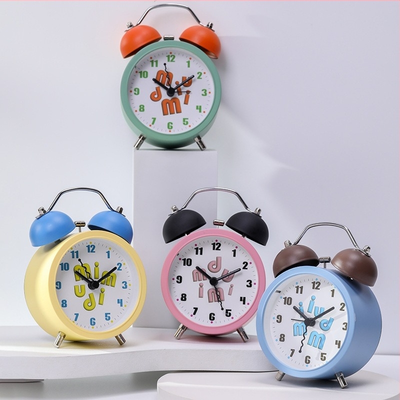 Ceas de birou cu design desen animat – alimentare cu baterie, o singură față, afișaj analog și digital, sonerie luminoasă