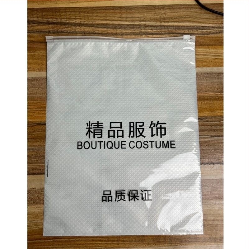 Saci transparente din folie de aluminiu pentru haine, închidere cu fermoar, material PE, grosime dublă 8.5c, origine Guangdong, producție zilnică 100000