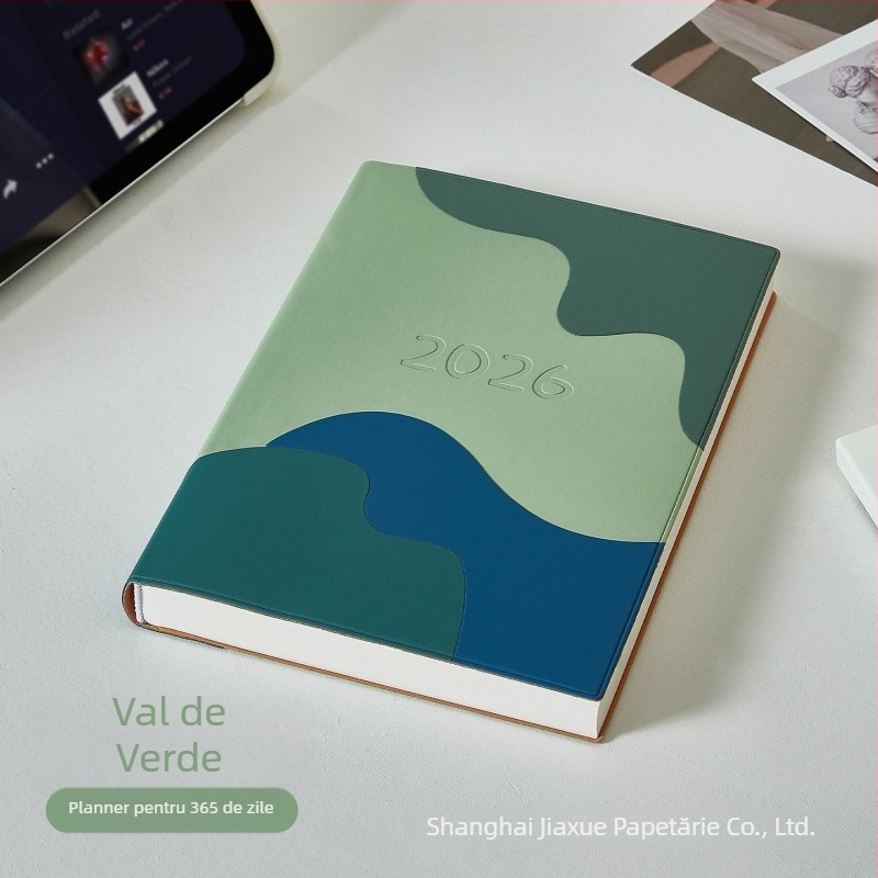 Planer-caiet 2026: plan zilnic de lucru, listă de sarcini, plan săptămânal, jurnal și calendar; copertă PU; legare pe linie; hârtie Dowling 100 g; 300–400 de pagini