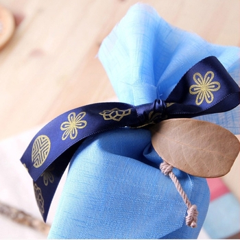 Ribbon decorativ din poliester pentru împachetarea cutiilor cu biscuiți și prăjituri, marca Huaibang