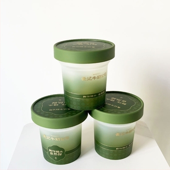 Cupe de unică folosință din plastic pentru takeout, cu folie interioară și capac; volum 401–500 ml; material PP; compatibilă cu cuptorul cu microunde