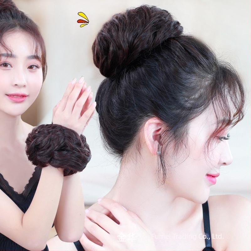 Perucă naturală scurtă cu bucle, fibre termorezistente, model bucle, breton drept sau înclinant, vopsirea nu este recomandată