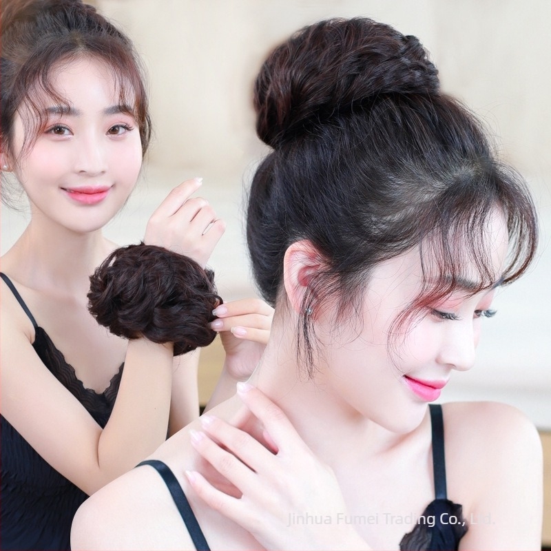 Perucă naturală scurtă cu bucle, fibre termorezistente, model bucle, breton drept sau înclinant, vopsirea nu este recomandată