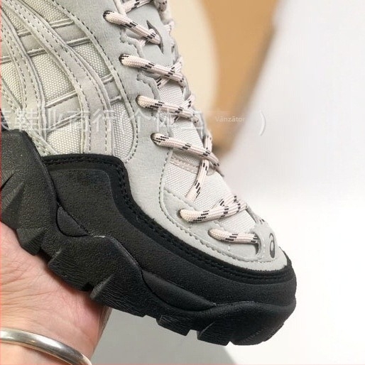 Ghete de drumeție pentru bărbați – șireturi frontale, partea superioară din plasă, înălțime crescută, talpă din cauciuc antiderapant