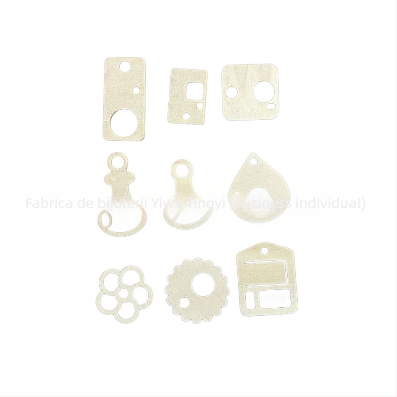 Etichetă rotundă din lemn perforată pentru agățat, cu gravură laser și etichetă scrisă de mână, accesoriu decorativ gol, cod produs 035, material lemn, stil minimalist modern.