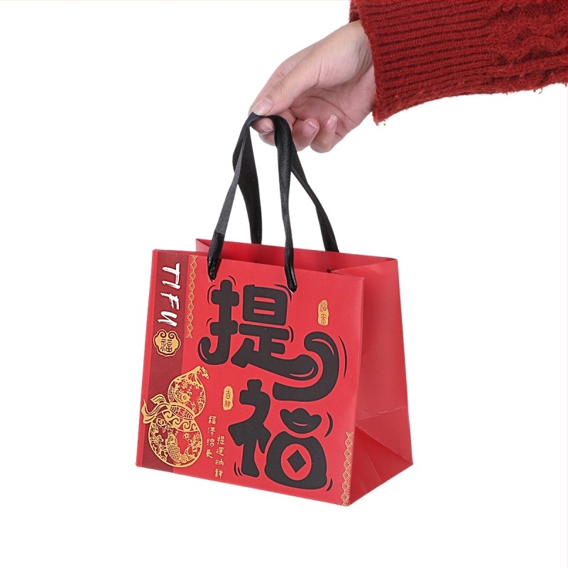 Geantă de cadouri în stil chinezesc, din carton alb gros, design retro festiv (Material: carton alb; Tehnică: Offset; Potrivit pentru cadouri de Anul Nou; Tipărire logo: Da)