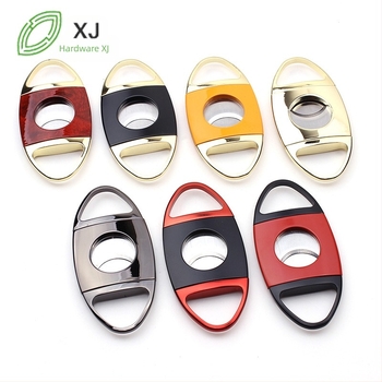 Foarfece pentru trabucuri din oțel inoxidabil, finisaj electroplating, lamă cu două tăișuri; origine Yangjiang; marca Xinjun Hardware; personalizare disponibilă