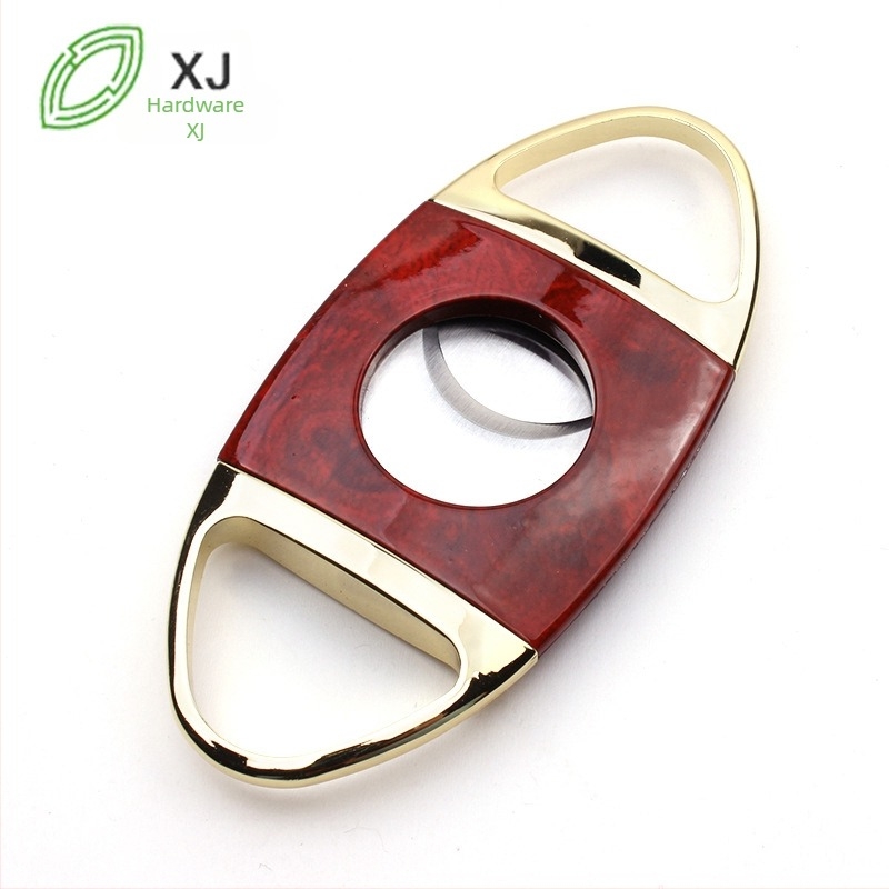 Foarfece pentru trabucuri din oțel inoxidabil, finisaj electroplating, lamă cu două tăișuri; origine Yangjiang; marca Xinjun Hardware; personalizare disponibilă