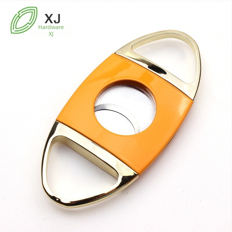 Foarfece pentru trabucuri din oțel inoxidabil, finisaj electroplating, lamă cu două tăișuri; origine Yangjiang; marca Xinjun Hardware; personalizare disponibilă