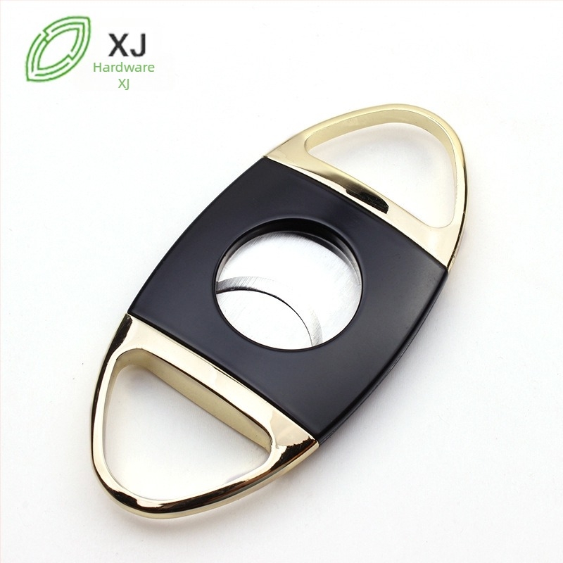 Foarfece pentru trabucuri din oțel inoxidabil, finisaj electroplating, lamă cu două tăișuri; origine Yangjiang; marca Xinjun Hardware; personalizare disponibilă