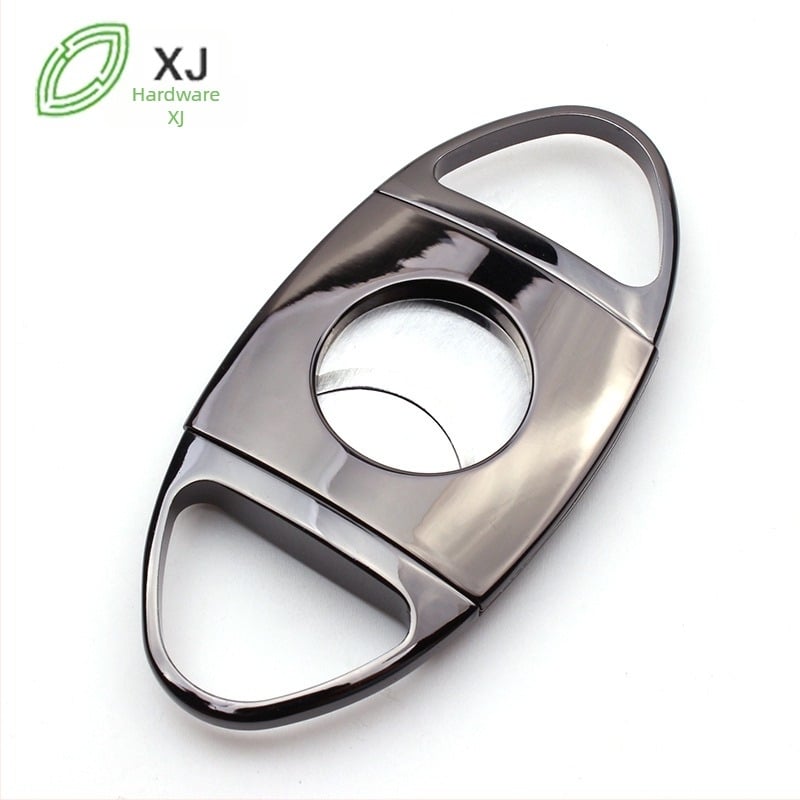 Foarfece pentru trabucuri din oțel inoxidabil, finisaj electroplating, lamă cu două tăișuri; origine Yangjiang; marca Xinjun Hardware; personalizare disponibilă