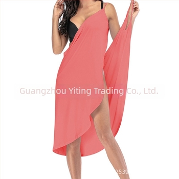 Rochie midi din milk silk cu textură crumple, guler rotund, fără mâneci și bretele la umeri