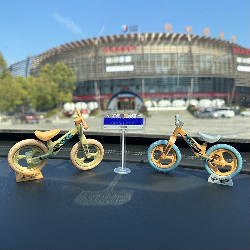 Ornament pentru interiorul mașinii din rășină, stil simplu, funcție de decomprimare, fără marcă