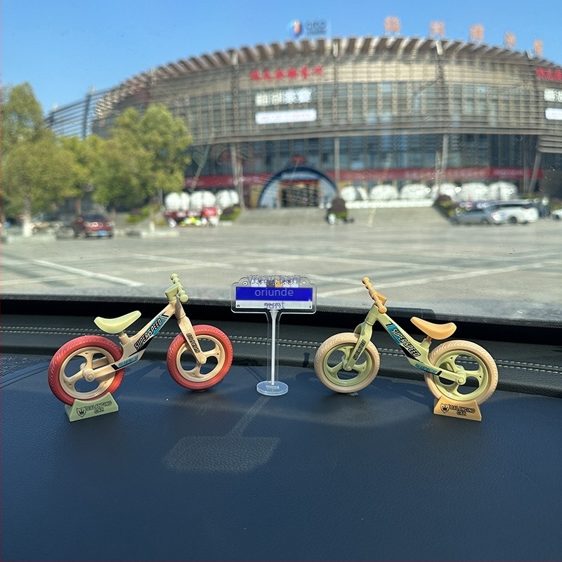 Ornament pentru interiorul mașinii din rășină, stil simplu, funcție de decomprimare, fără marcă