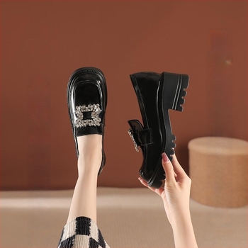 Loaferi; exterior: Super fiber; vârf pătrat; înălțime toc: 6–8 cm; închidere: Kick