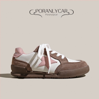 Adidași casual pentru femei, cu upper din piele de vită, talpă groasă 3-5 cm și închidere cu șireturi pe față.