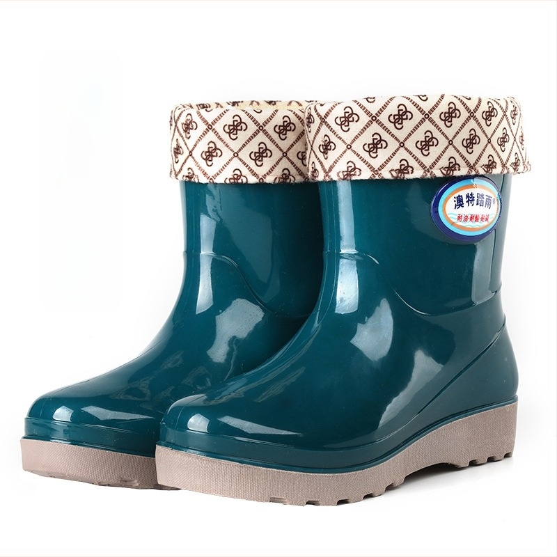 Cizme de ploaie pentru femei, cu talpă joasă, partea superioară din PVC, talpă din tendoane de vițel, branț din blană artificială, căptușeală pluș