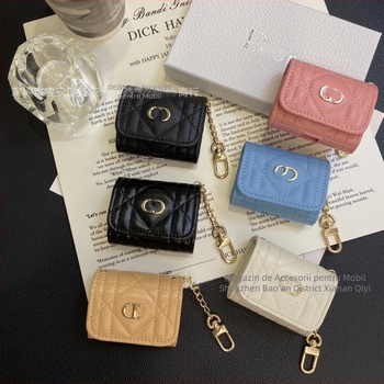 Carcasă AirPods 4 / AirPods Pro 3 din piele artificială cu finisaj embosat, acoperire completă, compatibilitate universală