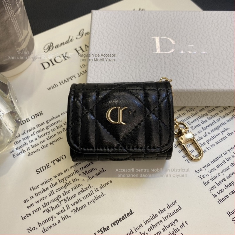 Carcasă AirPods 4 / AirPods Pro 3 din piele artificială cu finisaj embosat, acoperire completă, compatibilitate universală