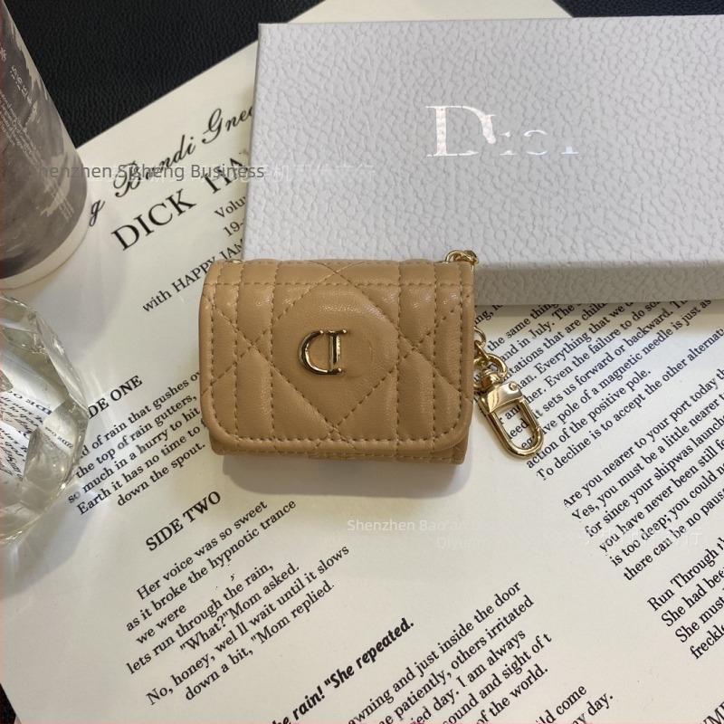 Carcasă AirPods 4 / AirPods Pro 3 din piele artificială cu finisaj embosat, acoperire completă, compatibilitate universală