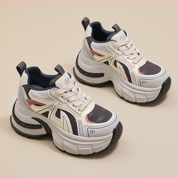 Pantofi sport dama cu talpă groasă, partea superioară respirabilă din piele de două straturi și țesătură, înălțime 6–8 cm, închidere cu șireturi, interior plasă