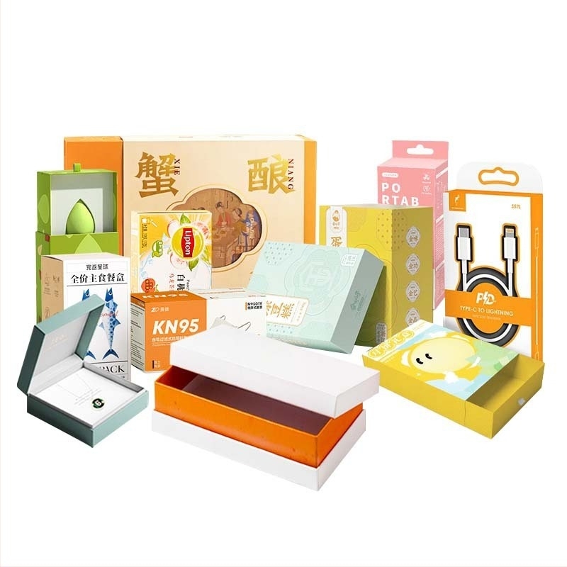 Cutie de ambalare cadouri de Anul Nou din carton, personalizabilă; 230 GSM; imprimare offset, serigrafie, embosare, UV, ștampilare cu aur/silver; imprimare logo disponibilă; dimensiuni interne și externe personalizabile