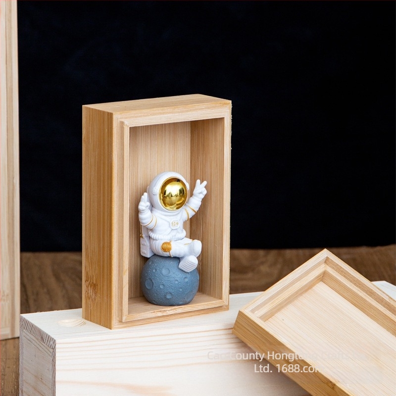 Cutie din lemn pentru depozitare și bijuterii, Model 029, Lemn natural, Finisaj sculptural, Interior personalizat și logo personalizat