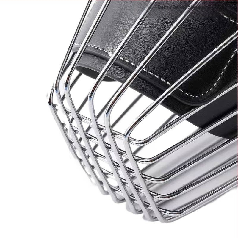 Botniță metalică pentru câini, anti-mușcare și anti-lătrare, universală pentru câini de dimensiuni variate; permite să bea apă.