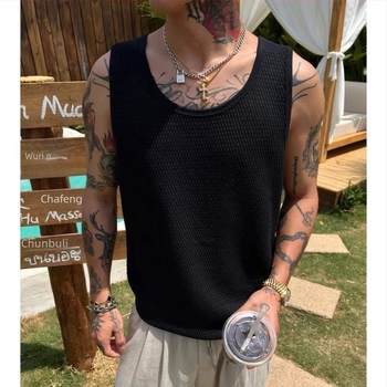 Vesta tricotată fără mâneci cu model fagure de albine și textură jacquard 3D, croială slim, material poliester 95%, margine dreaptă