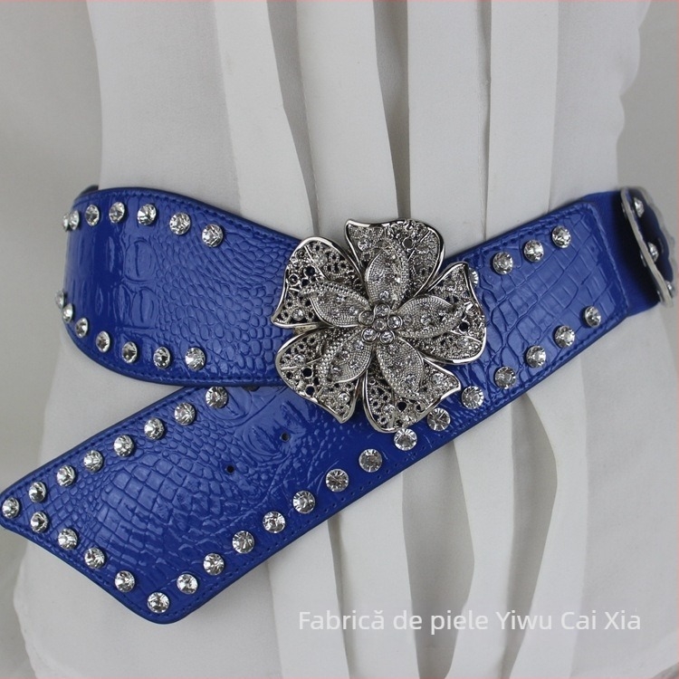 Centură de talie din piele artificială, cu inserții de stras și cataramă din aliaj în formă de floare, închidere cu clips