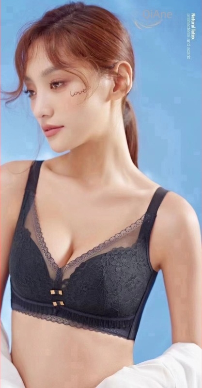 Sutien din nylon; inel metalic de susținere; cupă 3/4, formă subțire; margine dantelată, respirabil; închidere spate cu patru rânduri de cârlige