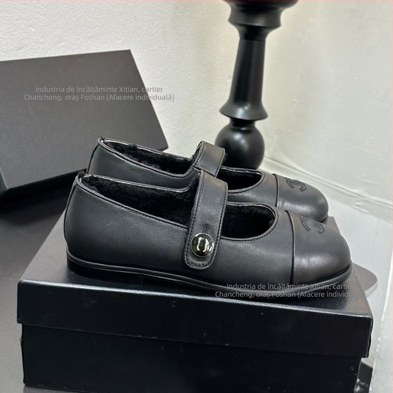 Loafers dama, vârf rotund, căptușeală din lână, branț din păr sintetic, talpă din cauciuc, toc mic