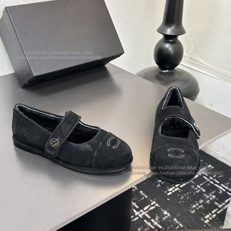 Loafers dama, vârf rotund, căptușeală din lână, branț din păr sintetic, talpă din cauciuc, toc mic