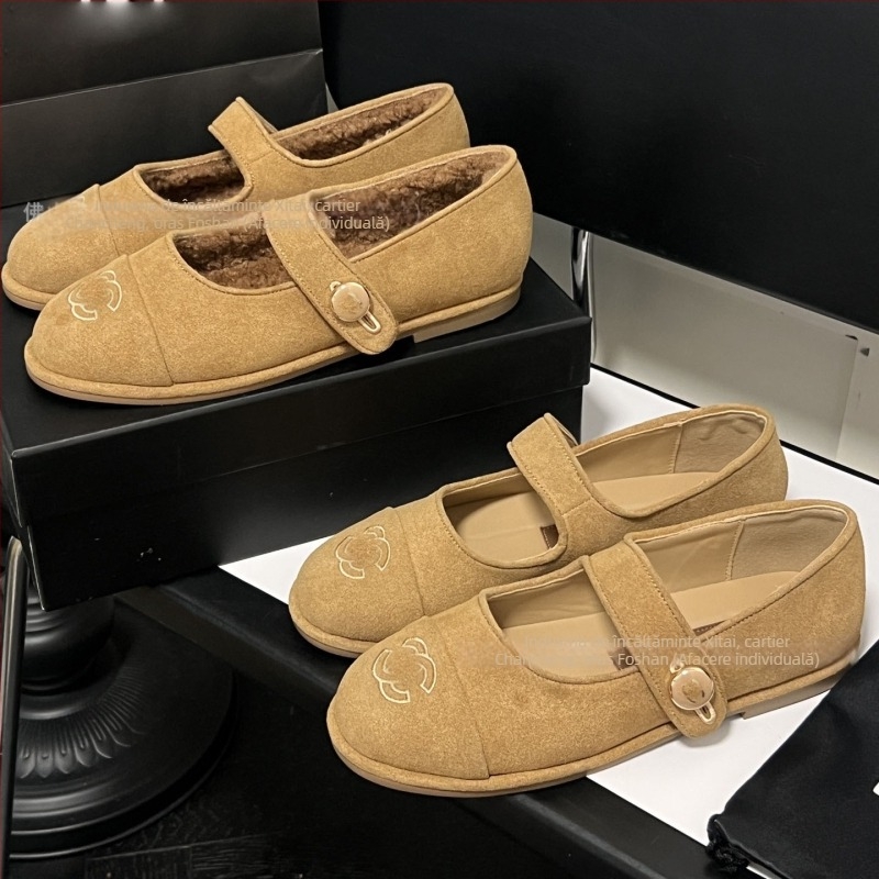 Loafers dama, vârf rotund, căptușeală din lână, branț din păr sintetic, talpă din cauciuc, toc mic