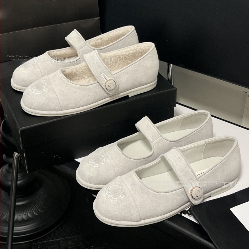 Loafers dama, vârf rotund, căptușeală din lână, branț din păr sintetic, talpă din cauciuc, toc mic