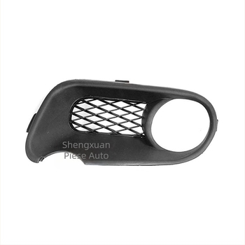 Ramă și grilaj pentru farurile de ceață Volkswagen Touareg 2003–2006 • ABS plastic • Montaj: Bara față • Numar accesorii: 7L6853663F/7L6853664F