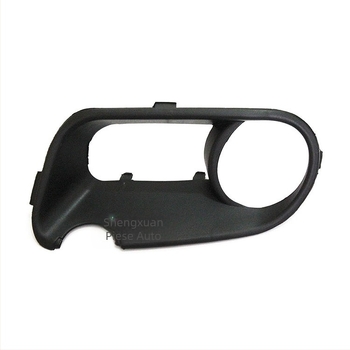 Ramă și grilaj pentru farurile de ceață Volkswagen Touareg 2003–2006 • ABS plastic • Montaj: Bara față • Numar accesorii: 7L6853663F/7L6853664F