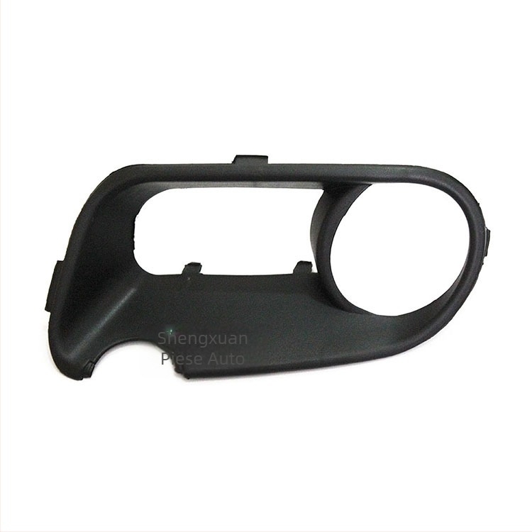 Ramă și grilaj pentru farurile de ceață Volkswagen Touareg 2003–2006 • ABS plastic • Montaj: Bara față • Numar accesorii: 7L6853663F/7L6853664F