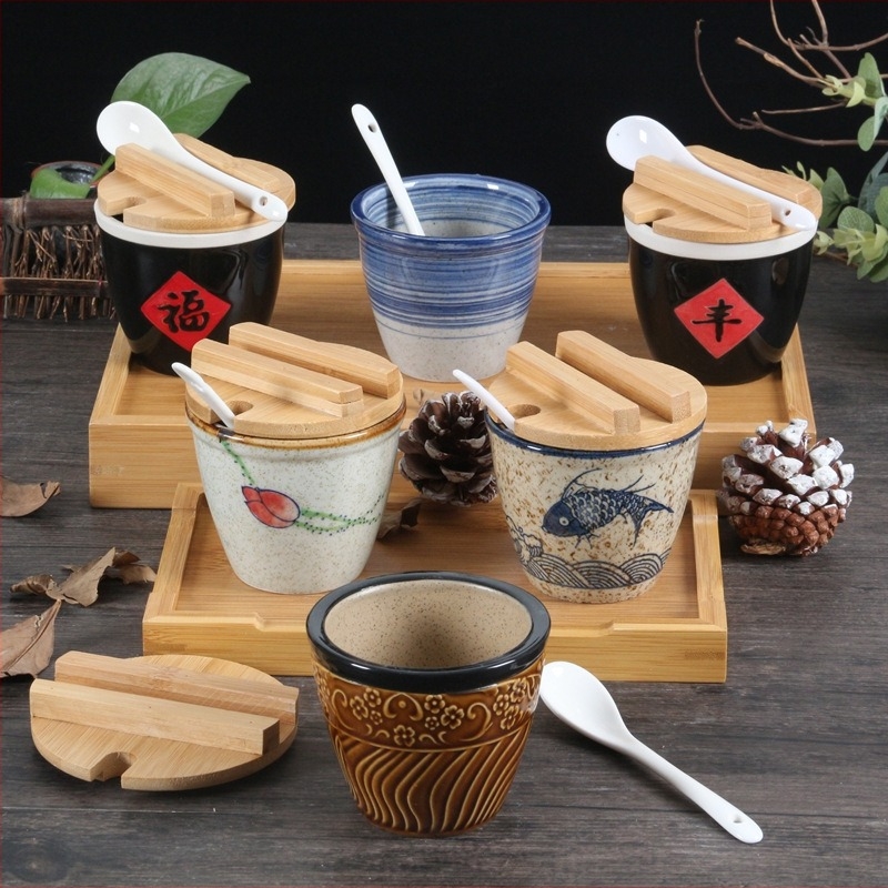 Set de borcănele ceramice cu relief, gură deschisă și capac, stil japonez, pentru sare și piper