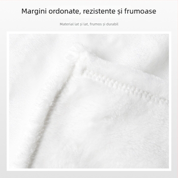 Cuvertură din flanelă cu personalizare, greutate 300–500 g, modele: dungi, fulgi de zăpadă, astronaut.