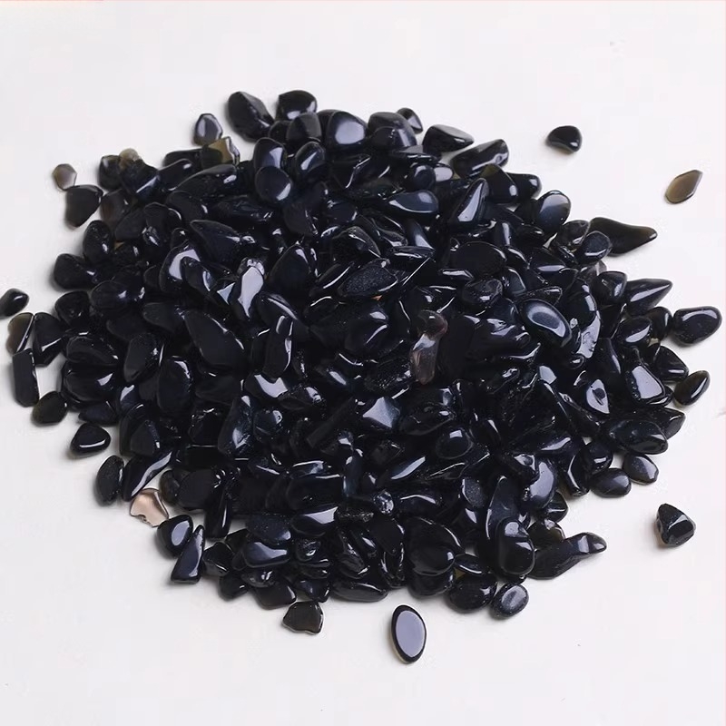 Pietriș natural de obsidian pentru acvariu – decor pentru peisaj, granule cristaline, design geometric, stil modern minimalist; ambalaj carton.