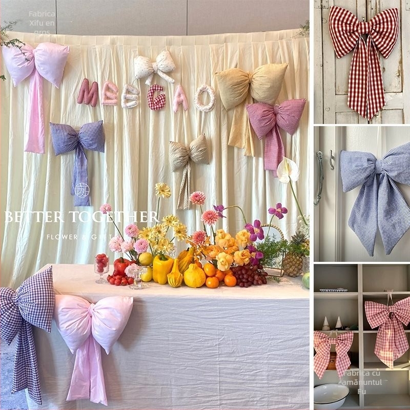 Fundal textil pentru evenimente — fundă carouri, flori de mătase, stil drăguț, decor de organizare a sălii