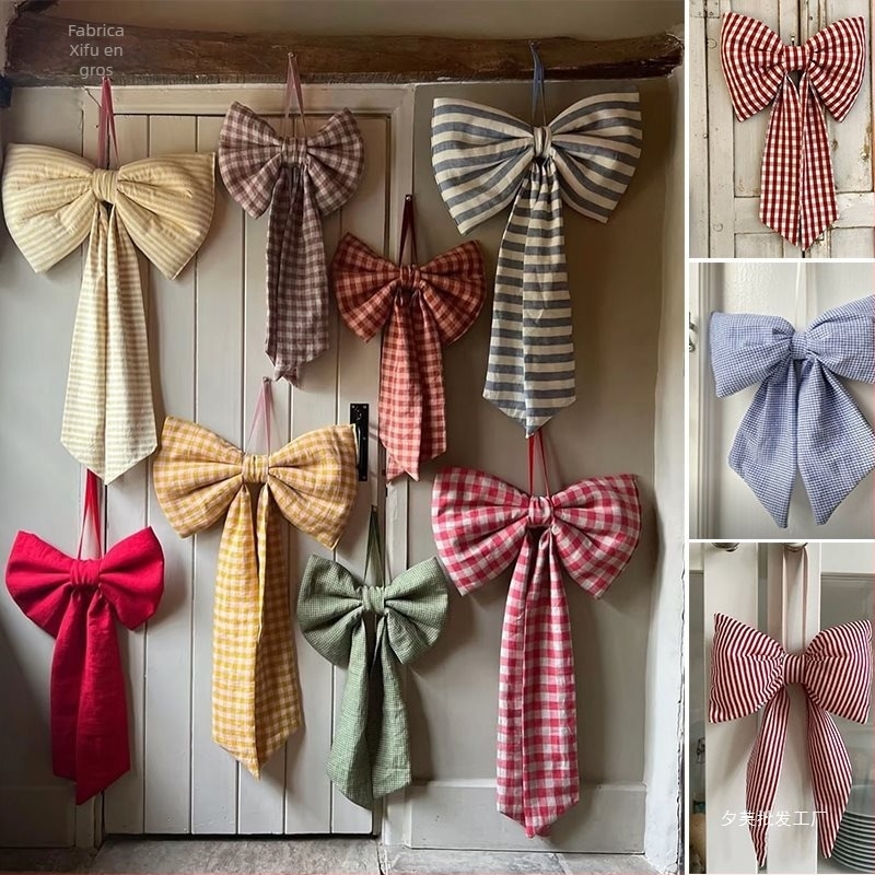 Fundal textil pentru evenimente — fundă carouri, flori de mătase, stil drăguț, decor de organizare a sălii