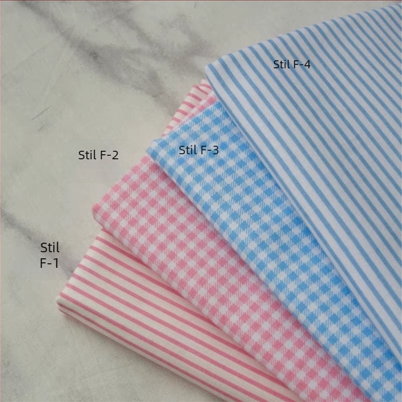 Fundal textil pentru evenimente — fundă carouri, flori de mătase, stil drăguț, decor de organizare a sălii