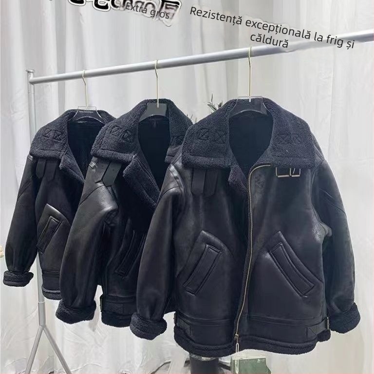 Jachetă moto suede de iarnă cu blană reală și lână de miel, croială lejeră, guler înalt, nasturi dublu rând, buzunare patch