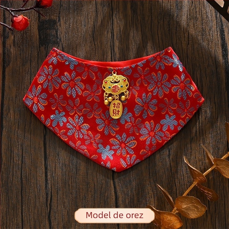 Fular triunghiular, stil chinezesc, satin țesut, broderie (Material: Pânză; Metoda de țesut: Satén țesut; Metoda de prelucrare: Broderie; Stil: Chinezesc)