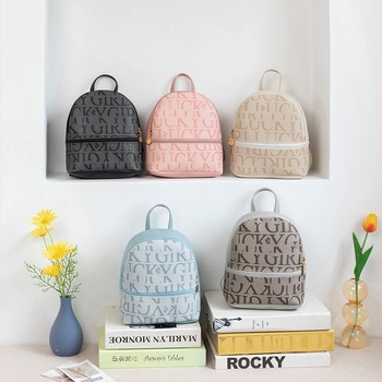 Rucsac PU, stil urban minimalist, închidere cu fermoar, interior fără căptușeală, buzunare pentru telefon și card de identificare, formă 3D