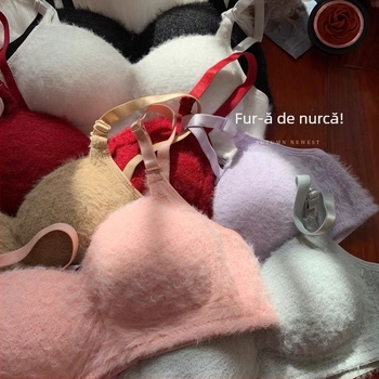 Sutien fără sârmă pentru bust mic, cupe 3/4, cupe ușor modelate, bretele detașabile duble, închidere spate cu trei rânduri de cârlige, material principal Nylon 90–95%